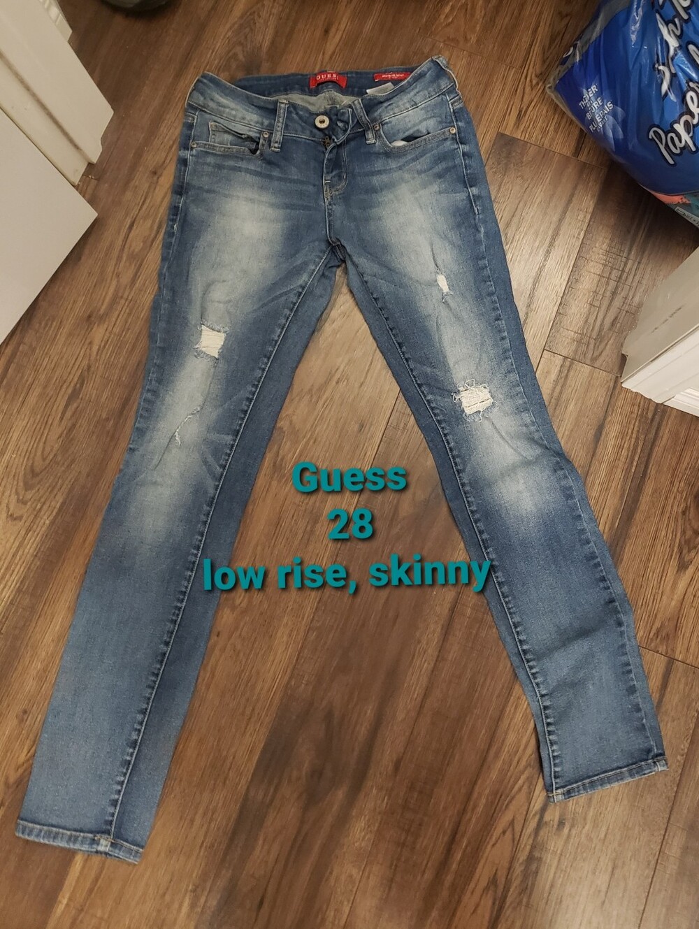 GUESS Jeans Bundle - Picture 6 of 7